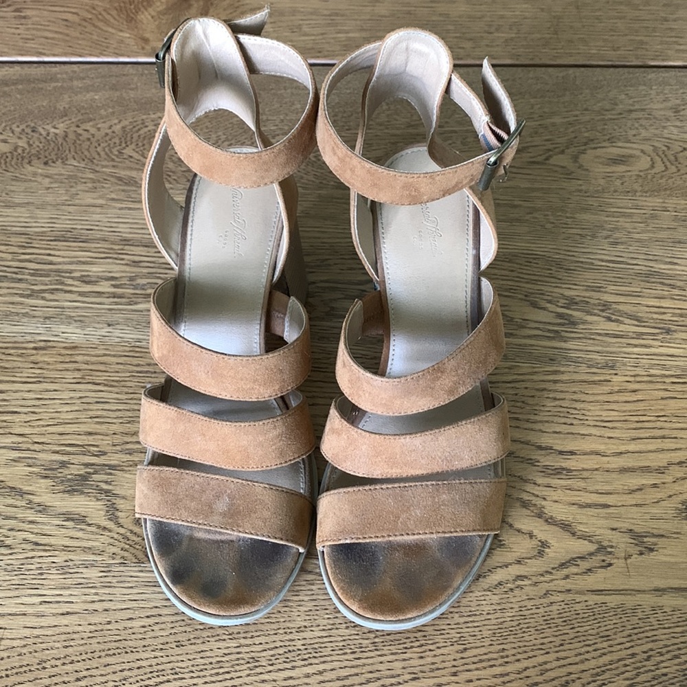 Universal Thread chunky heel size 8 - Picture 2 of 3